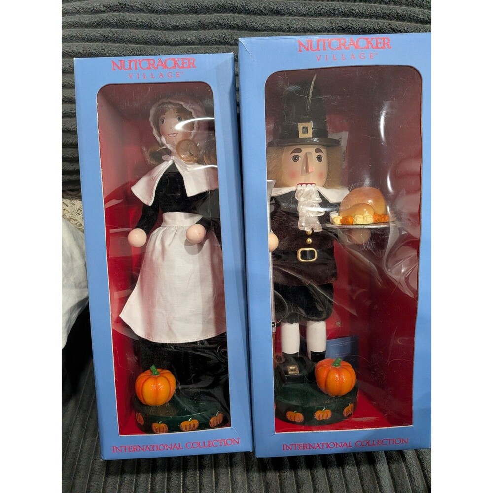 Vintage 2005 Nutcracker Village Thanksgiving Pilgrim Couple Set - In Box